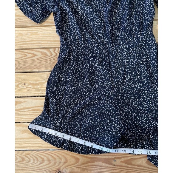 NWT L Love Patterned Ruffle Trim Romper Size Medium Women’s Black Tie Waist - Picture 9 of 9